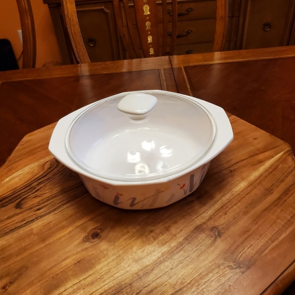 1.5 Qt Round Covered Casserole Fresh Mint (Made In Japan) by STUDIO NOVA - Picture 4 of 4